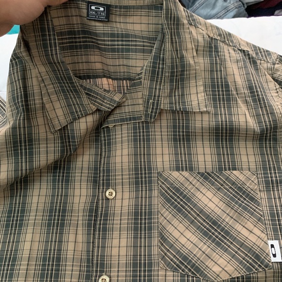 Oakley Button Up bundle - Picture 4 of 4